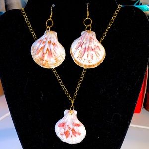 Custom made necklace and earrings set by MystWearables